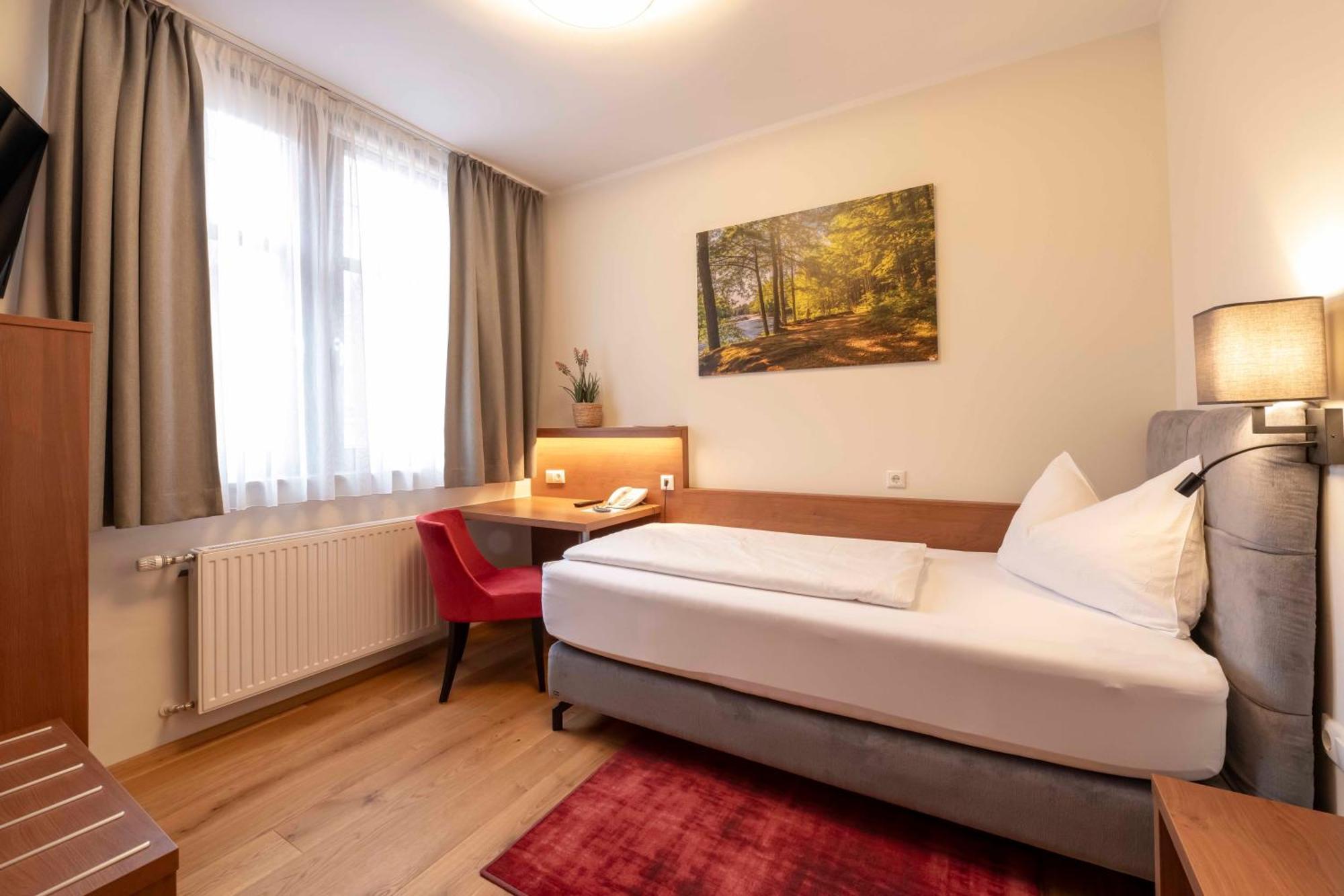 Hotel Mader Щайр Екстериор снимка