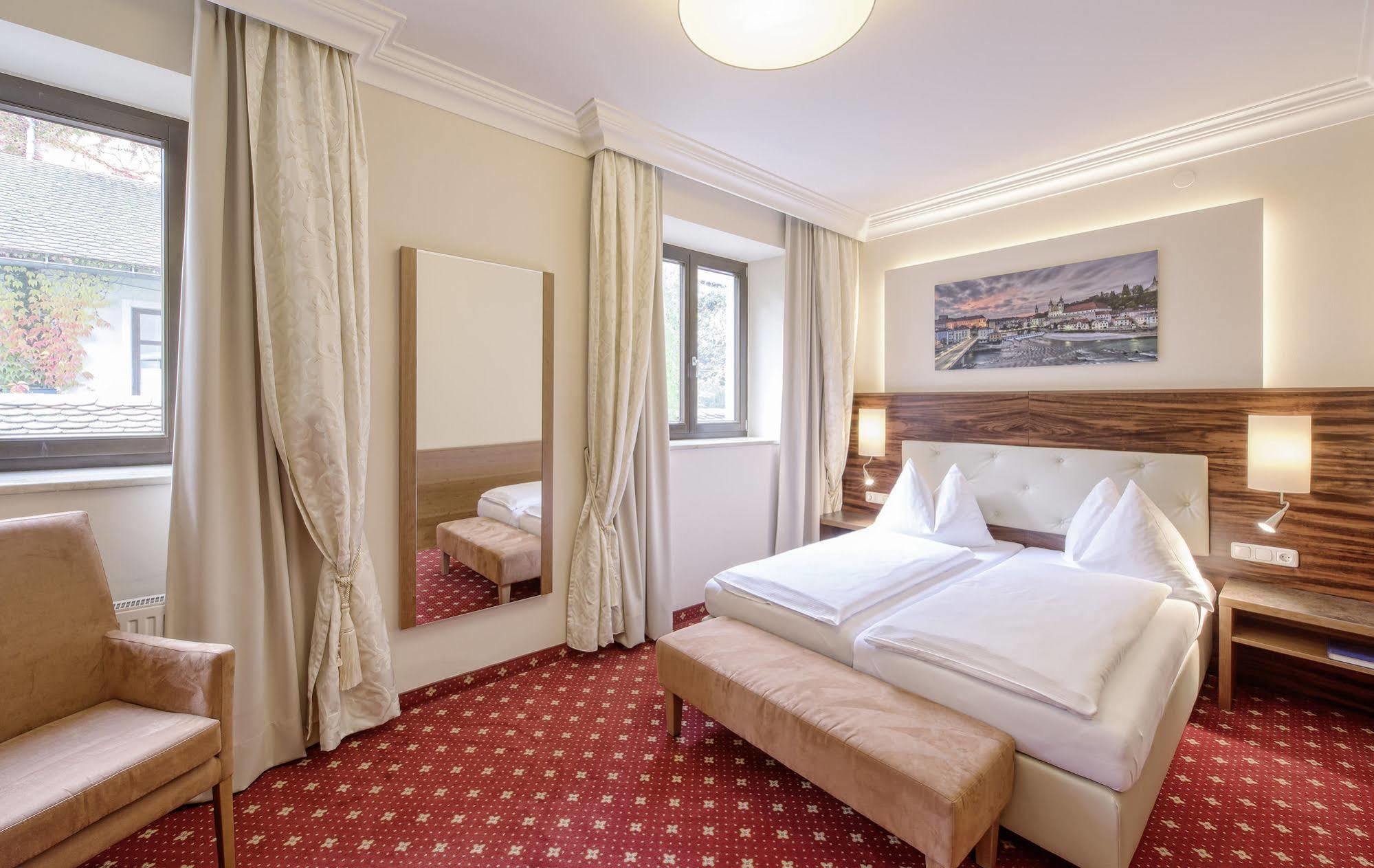 Hotel Mader Щайр Екстериор снимка